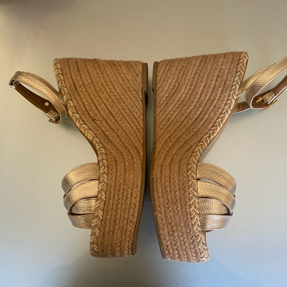 Nataly Mendez Elegant Gold Wedge Sandals.New store model - Picture 4 of 7